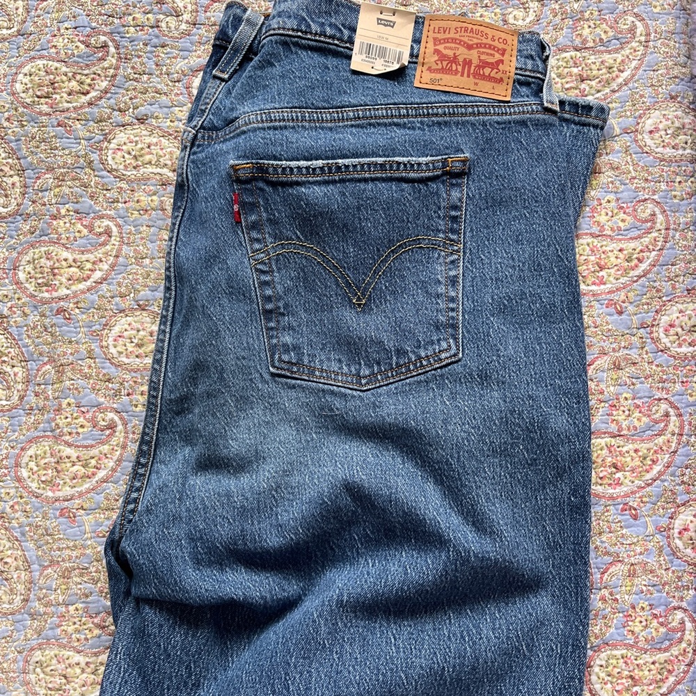 Levi's Blue Jeans 501 with Classic Style - Picture 9 of 10